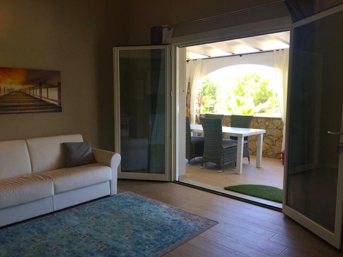 Residence Elegance Ville Ed Appartamenti A Porto Pino Ngoại thất bức ảnh