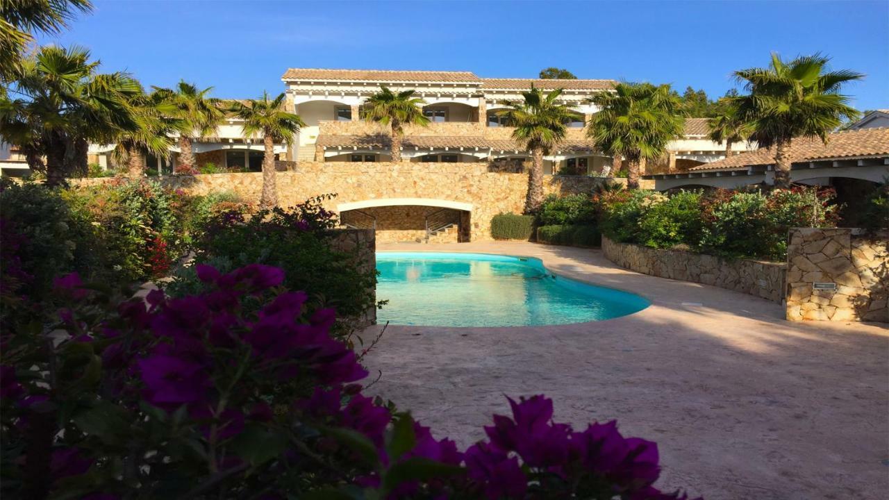 Residence Elegance Ville Ed Appartamenti A Porto Pino Ngoại thất bức ảnh