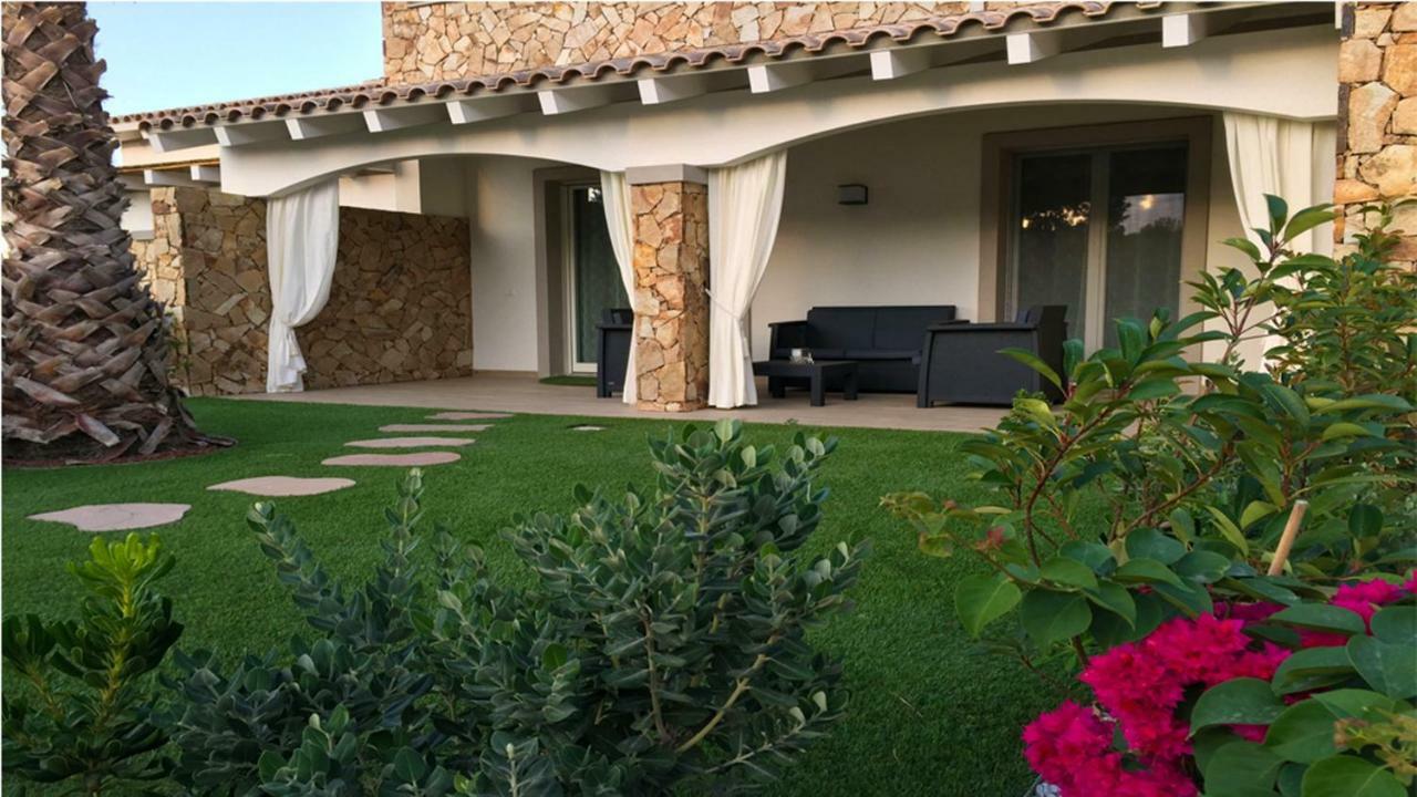 Residence Elegance Ville Ed Appartamenti A Porto Pino Ngoại thất bức ảnh