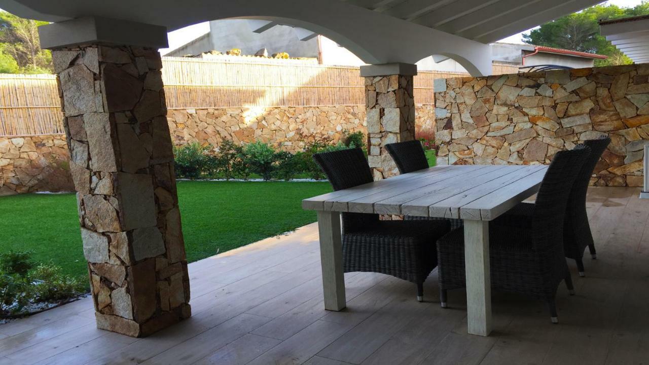 Residence Elegance Ville Ed Appartamenti A Porto Pino Ngoại thất bức ảnh