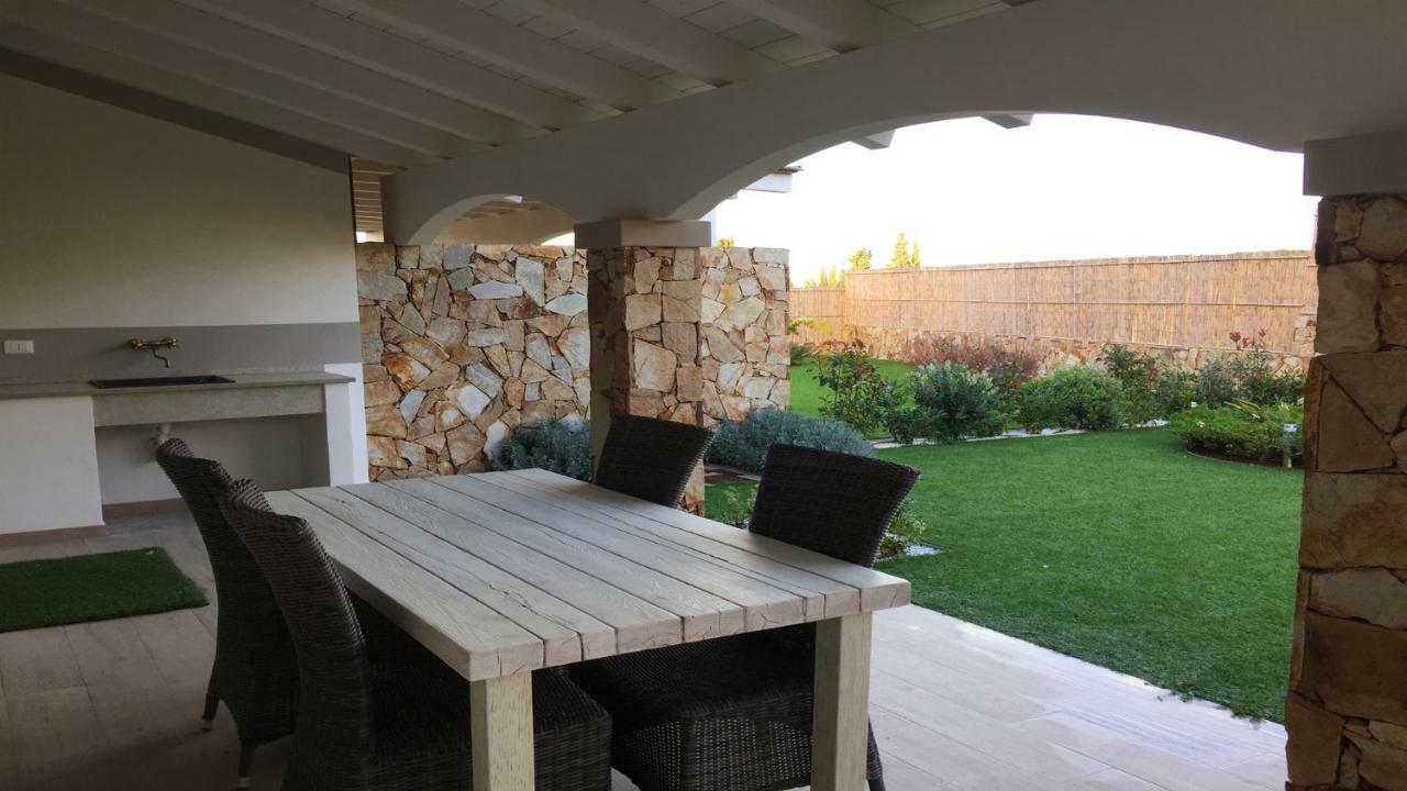 Residence Elegance Ville Ed Appartamenti A Porto Pino Ngoại thất bức ảnh