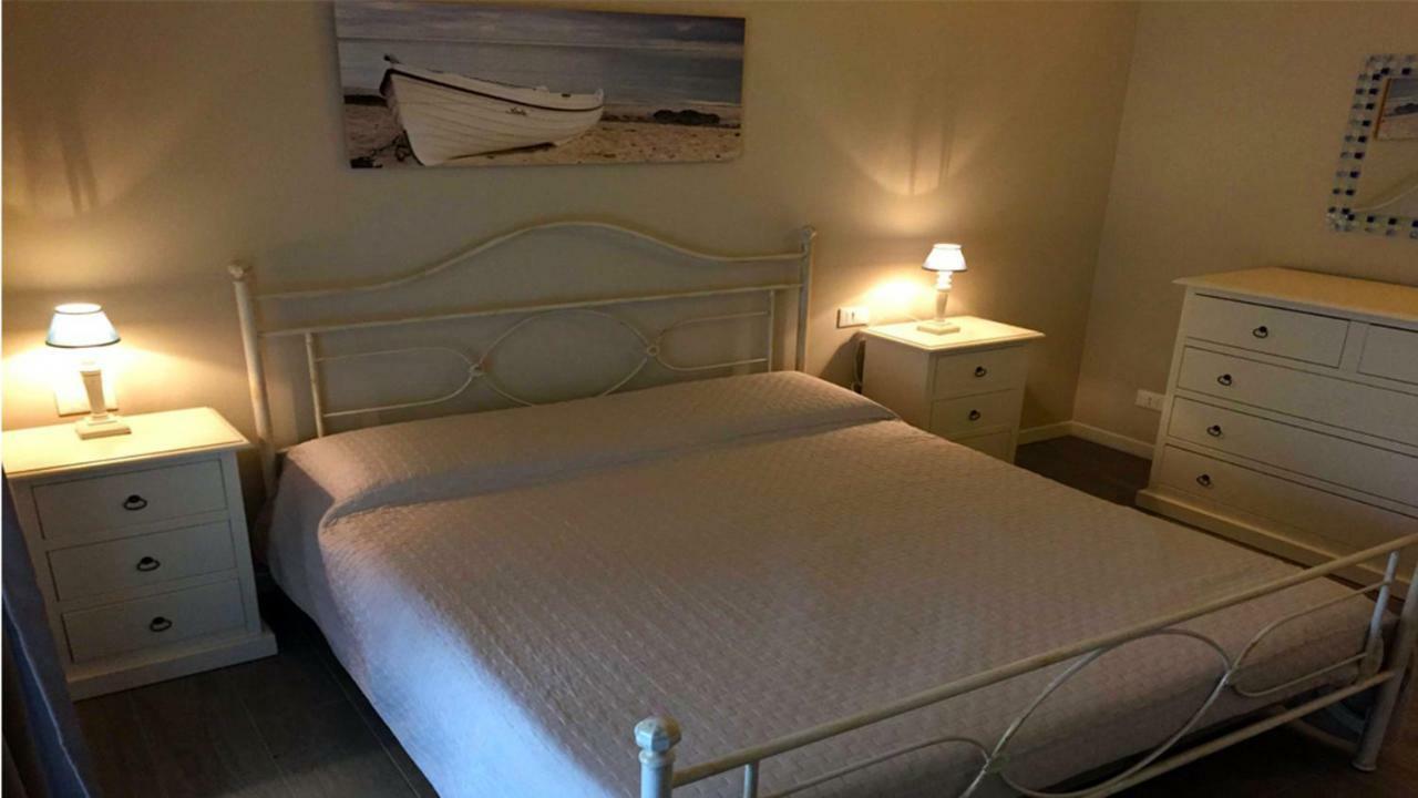 Residence Elegance Ville Ed Appartamenti A Porto Pino Ngoại thất bức ảnh